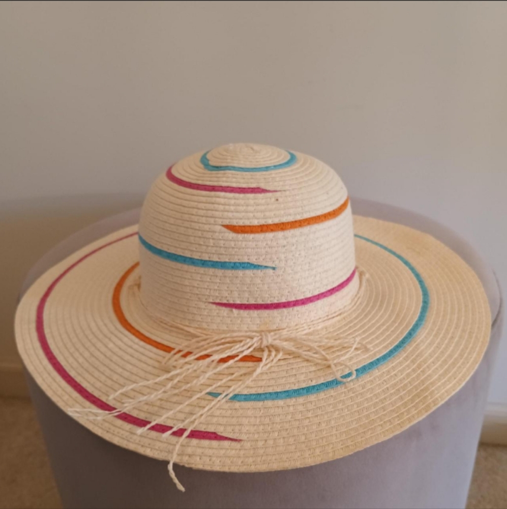Sunhat - Picture 2 of 3